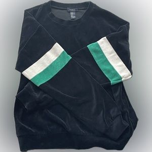 Forever 21 Woman’s Navy Velvet crewneck size small